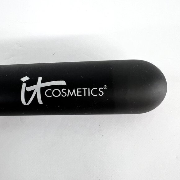 NWT It Cosmetics Heavenly Luxe Flat Top Buffing Foundation Makeup Brush #6 - Picture 8 of 12